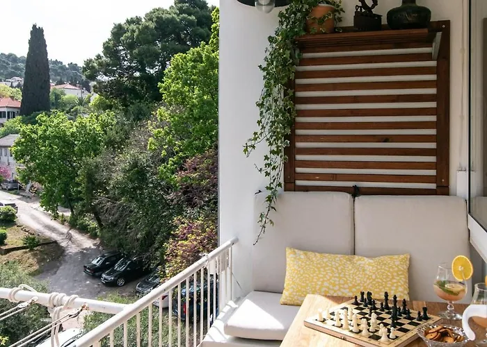 Modern & Spacious 1bdr Flat In