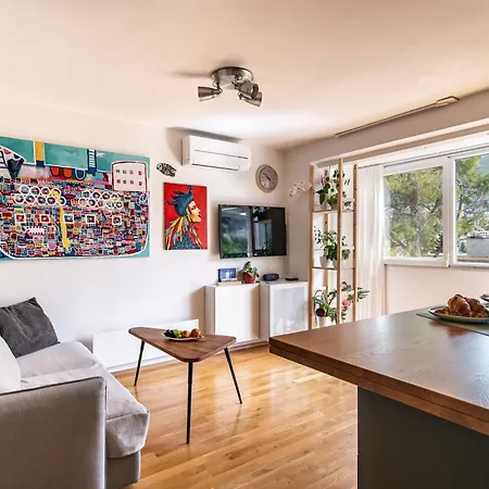 Apartament Modern & Spacious 1bdr Flat In *