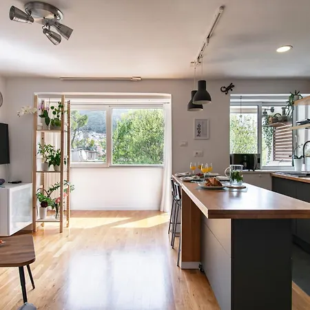 Modern & Spacious 1bdr Flat In دوبروفينك