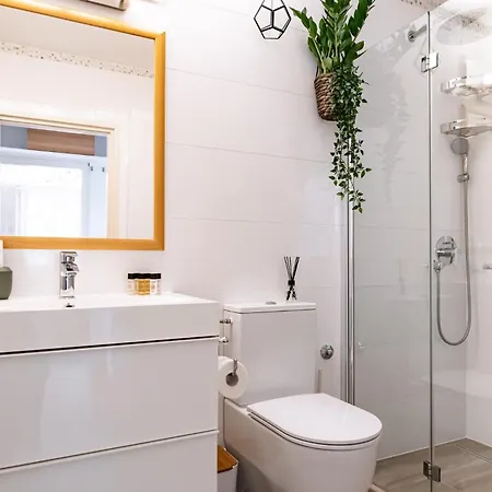 Modern & Spacious 1bdr Flat In