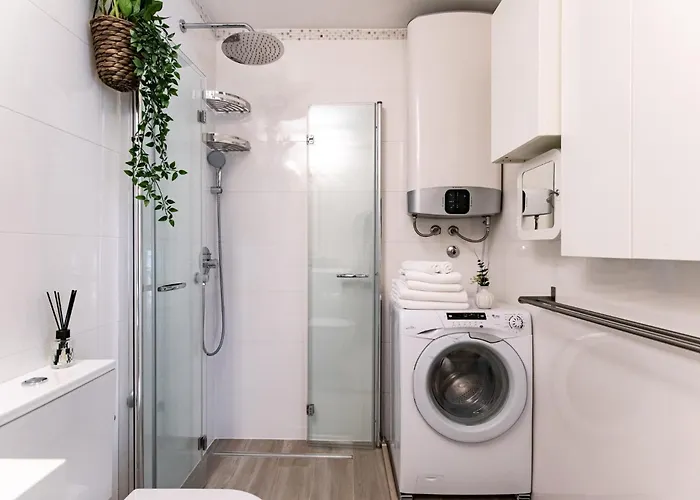 Modern & Spacious 1bdr Flat In *