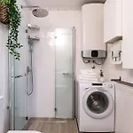 Modern & Spacious 1bdr Flat In *