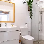 Modern & Spacious 1bdr Flat In