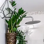 Modern & Spacious 1bdr Flat In