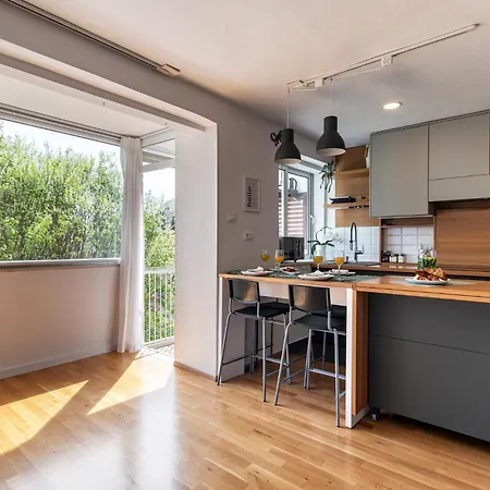 Modern & Spacious 1bdr Flat In Apartmán